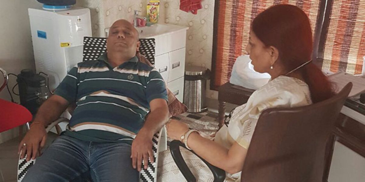 A clinical hypnotherapy session at SFCT: a client reclined in a relaxed state with a practitioner seated alongside.